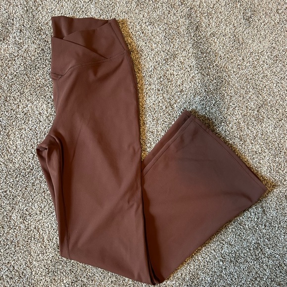 Brown cross waist flare leggings - Picture 2 of 3